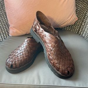 NEW BRAND X HUARACHES SIZE 9 1/2